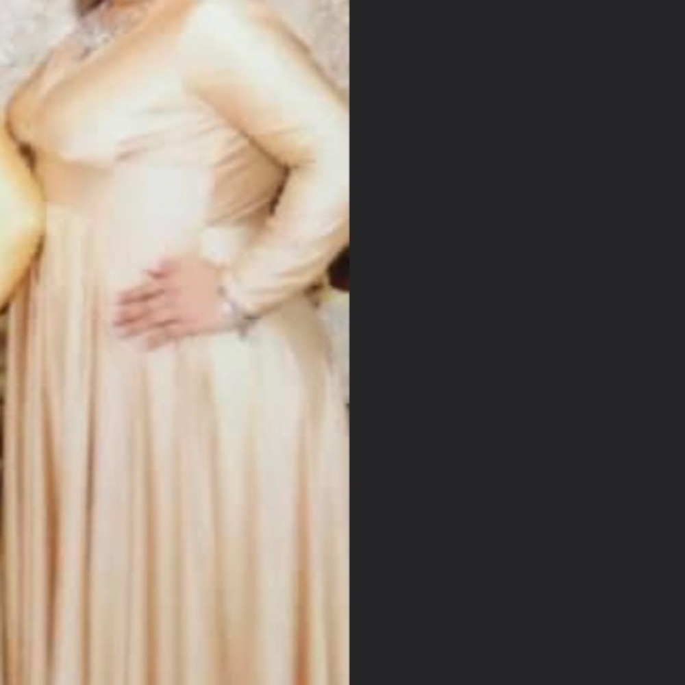 Formal long dress with long sleeves